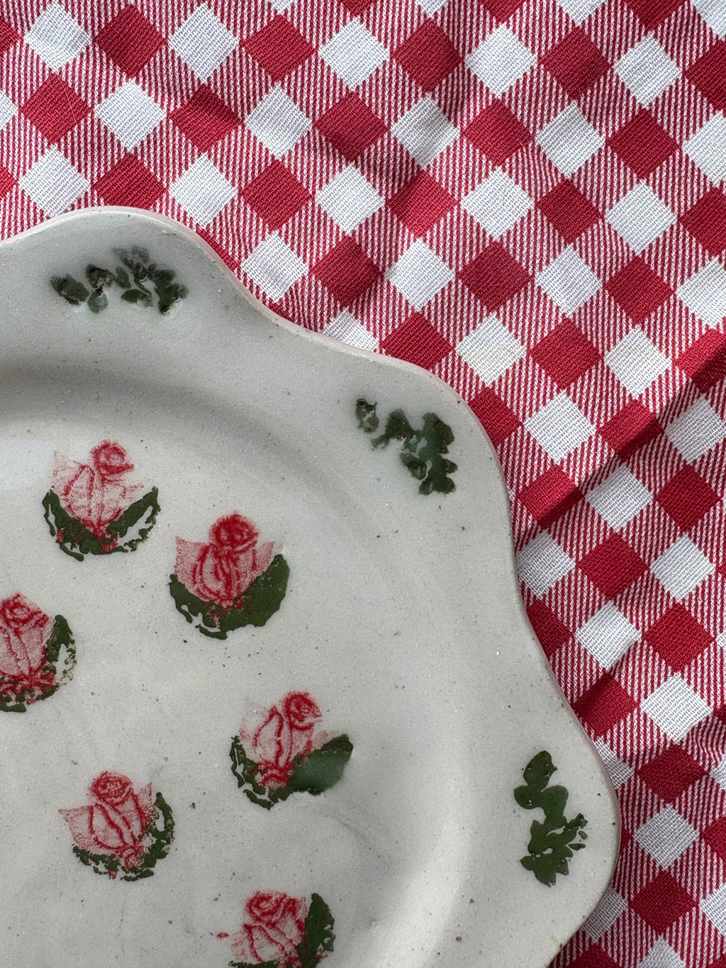 Cottage flower plate