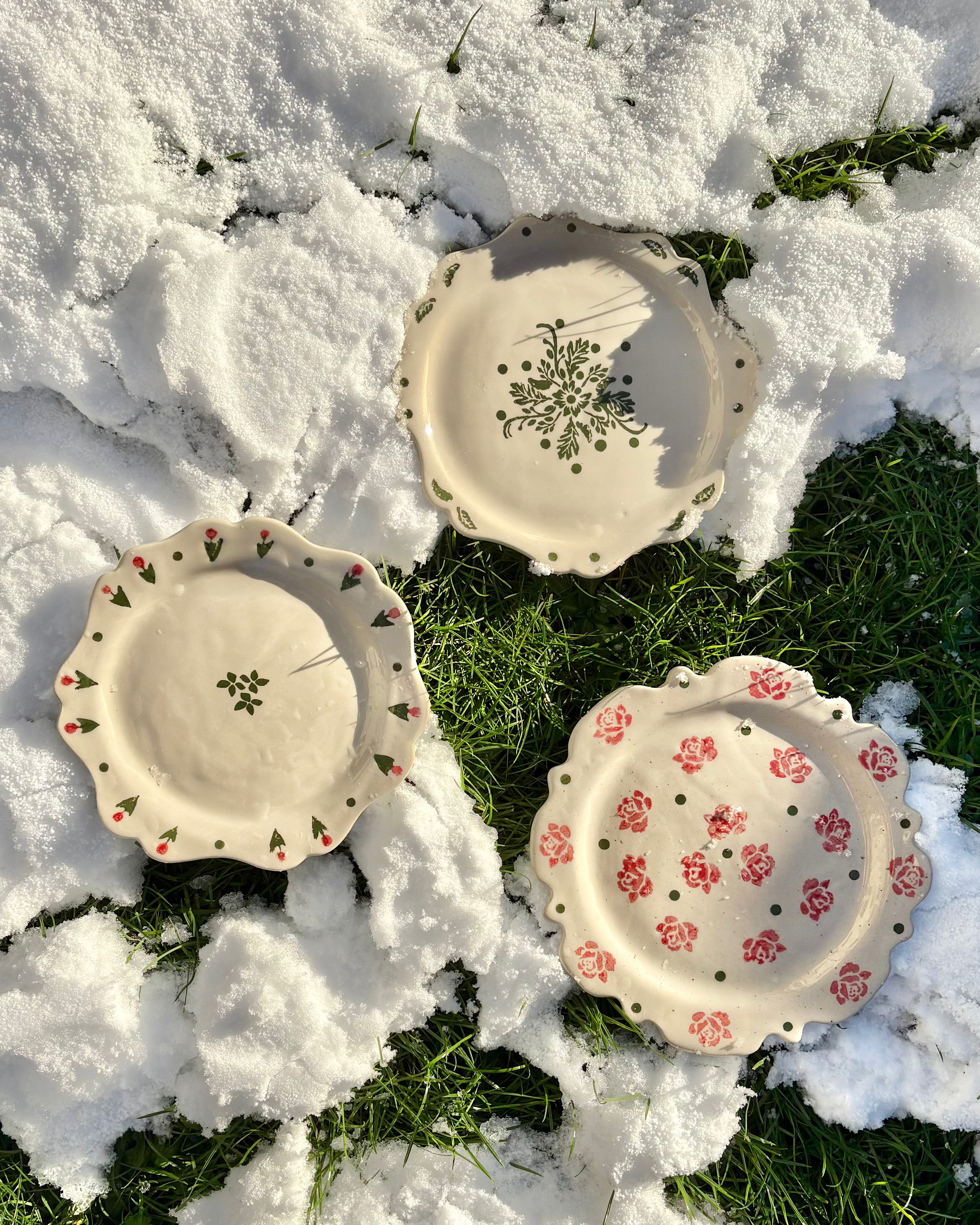 Cottage flower plate