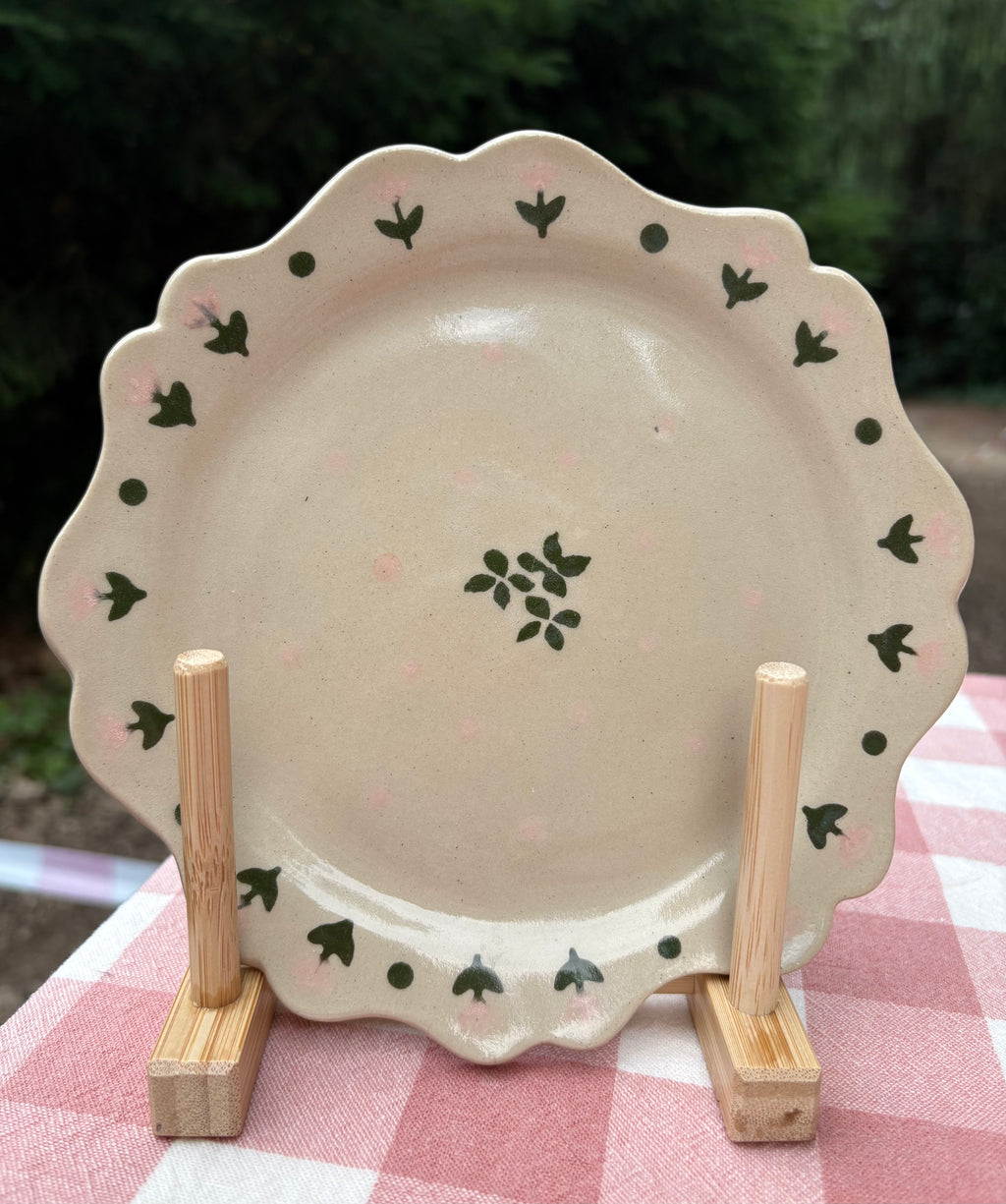 Cottage flower plate