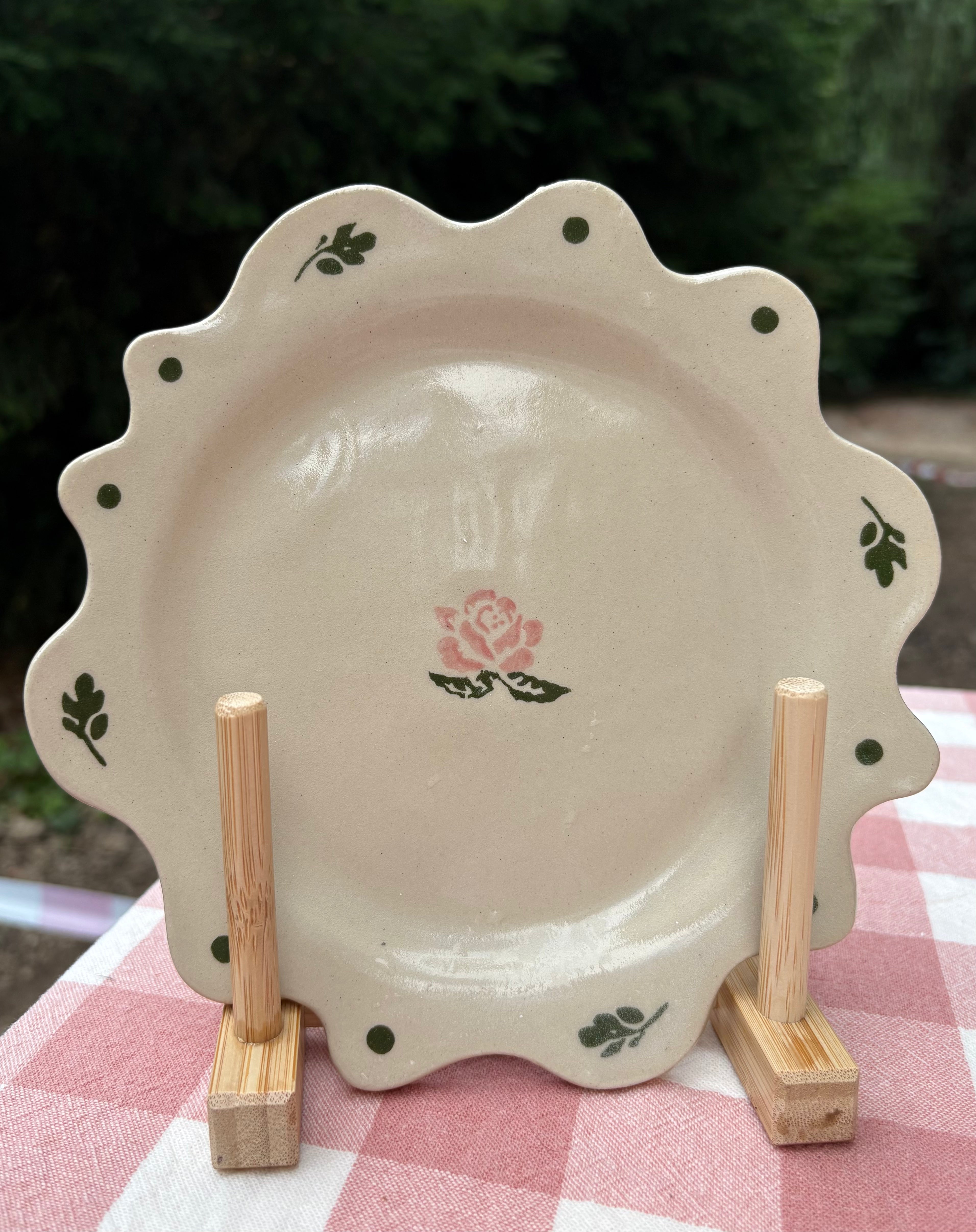 Cottage flower plate