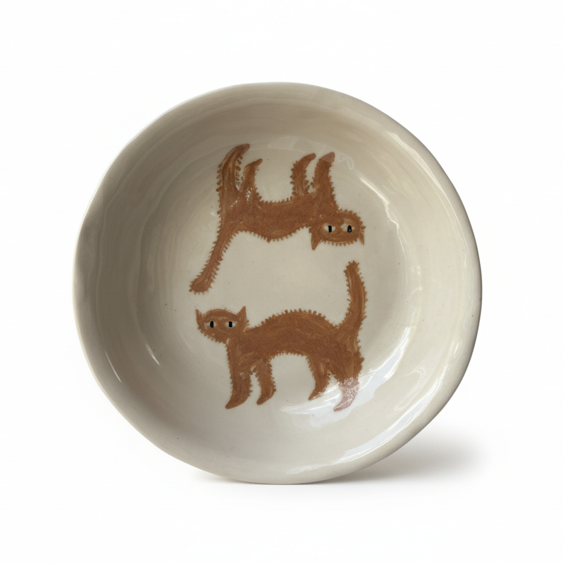 Two scared cats plate black